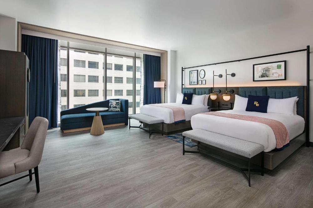 Monumental Two Queens with Capital City View - Hearing/Mobility Roll-In Shower interior