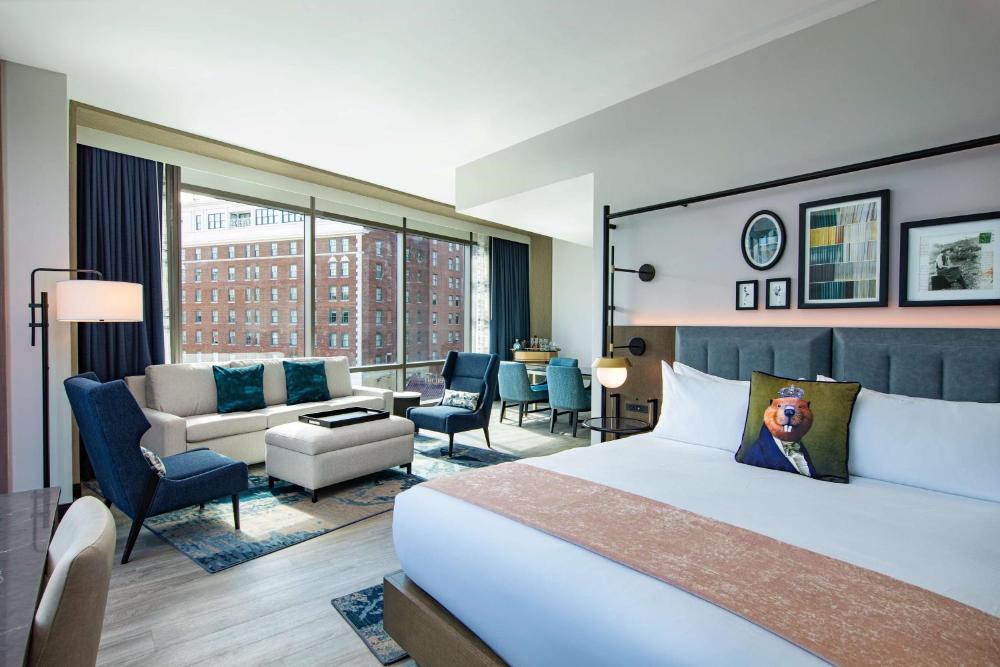 Capitol Hill Suite Landmark View - King with Sofabed interior